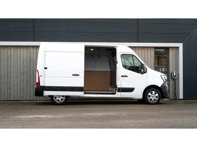 Renault Master T35 2.3 dCi 135 L2H2 Comfort 2022 Diesel 5