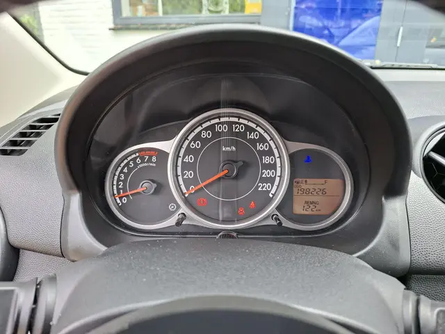 Mazda 2 1.3 Silver Edition 2014 Benzine 9