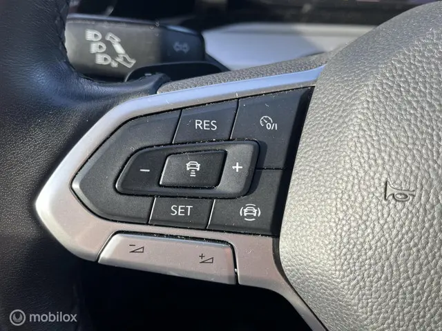 Volkswagen Golf 1.5 eTSI Life Business 2022 Benzine 18