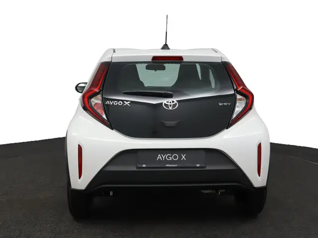 Toyota Aygo X Hybrid 115 play 2026 Hybride Benzine 58