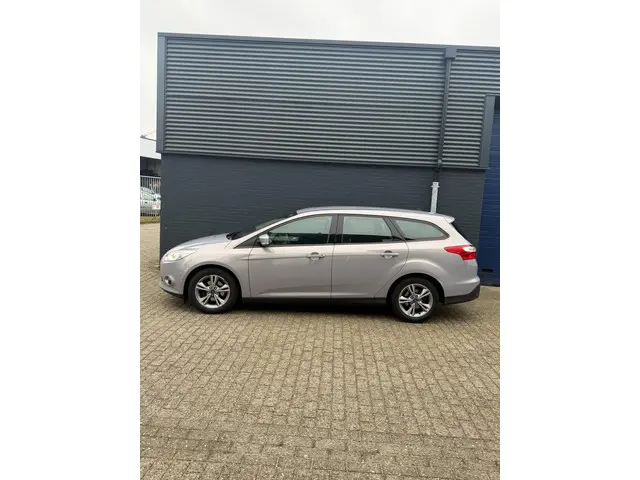 Ford Focus Wagon 1.0 EcoBoost Titanium 2013 Benzine 4