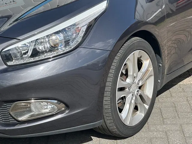 Kia cee'd 1.6 GDI Comfort Pack NAVI TREKHAAK 2012 Benzine 5