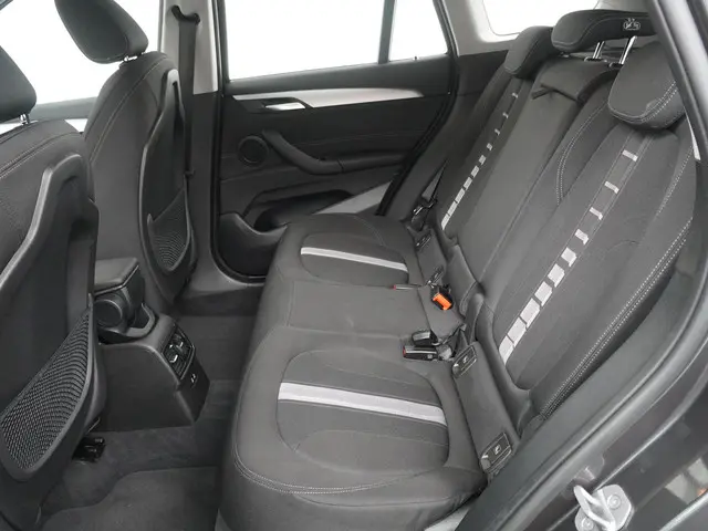 BMW X1 xDrive25e 2022 Hybride Benzine 14