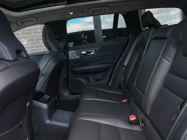 Volvo V60 2.0 T8 AWD Ultra Dark 2024 Hybride Benzine 33