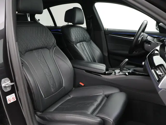 BMW 5 Serie 540i M-SPORT 2022 Benzine 10