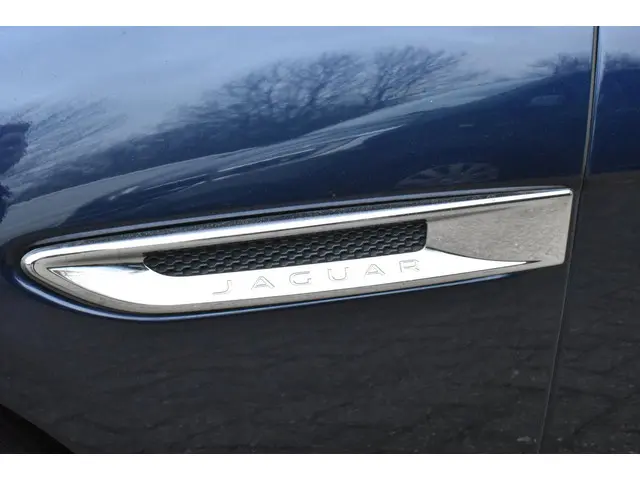 Jaguar XF 2.0 Portfolio 2016 Benzine 34
