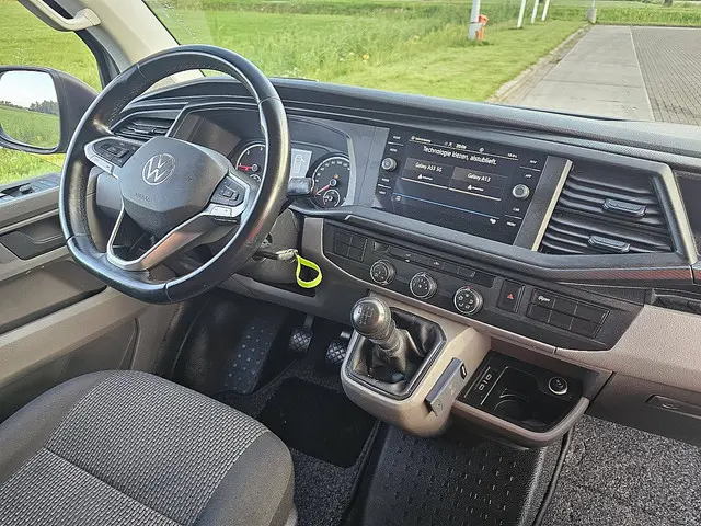 Volkswagen Transporter 2.0 TDI 2023 Diesel 8