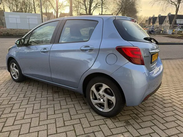 Toyota Yaris 1.5 Hybrid Lease 2015 Hybride Benzine 4