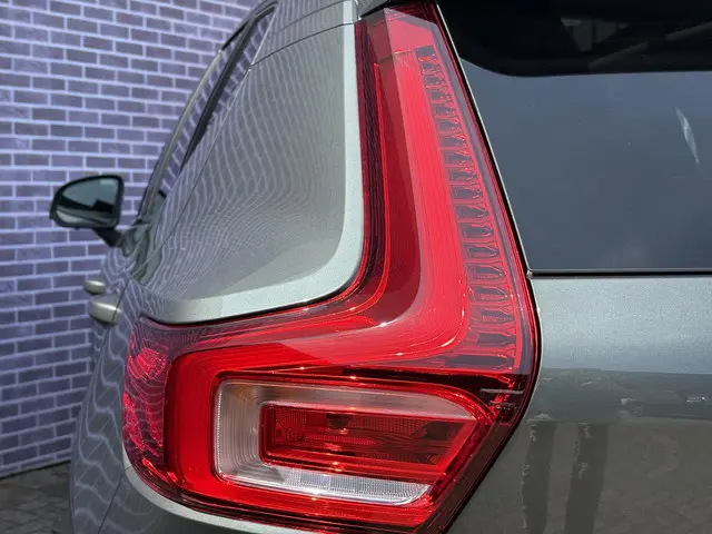 Volvo XC40 2.0 B4 Plus Dark 2025 Benzine 7