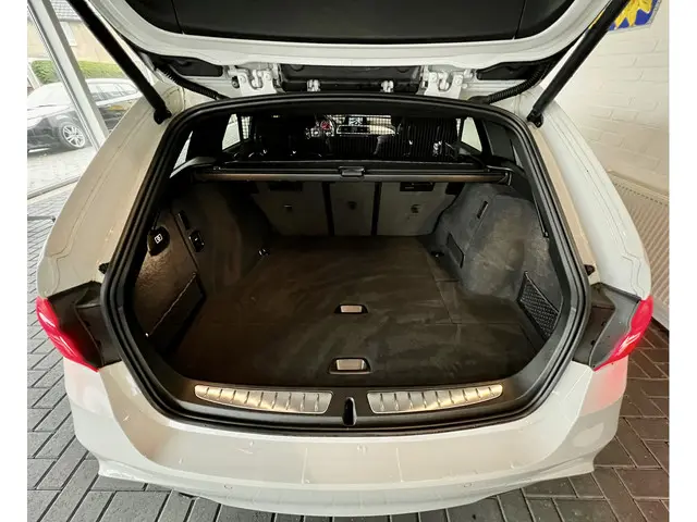 BMW 3 Serie Touring 318i M Sport 2019 Benzine 18