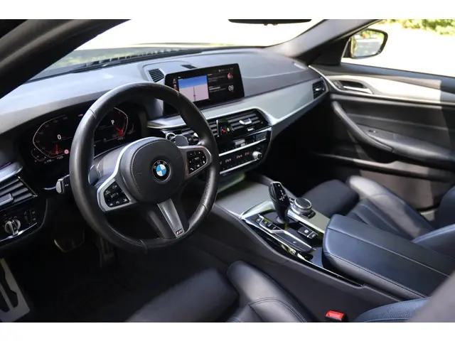 BMW 5 Serie Touring 530i High Executive 2020 Benzine 8