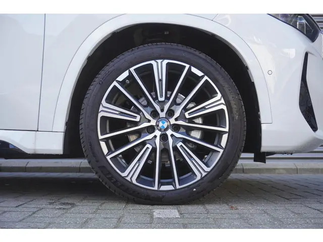 BMW iX1 eDrive20 2025 Elektrisch 6