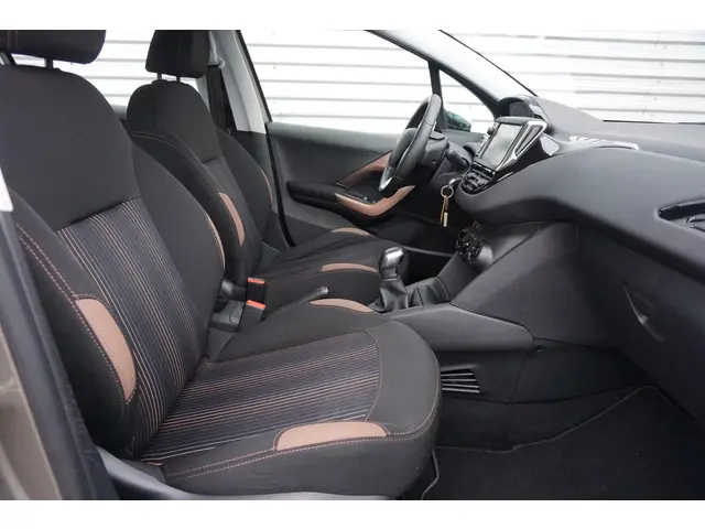 Peugeot 208 1.2 VTi Allure 2014 Benzine 24