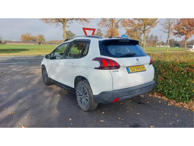 Peugeot 2008 1.2 PureTech Blue Lion 2018 Benzine 5