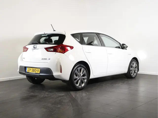 Toyota Auris 1.8 Hybrid Aspiration 2014 Hybride Benzine 3
