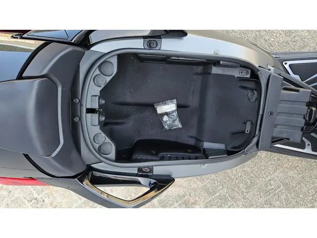 Peugeot Metropolis Scooter RS 400i 2015 Benzine 19