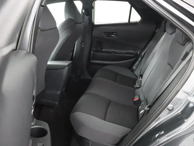 Toyota C-HR 1.8 Hybrid 140 Dynamic 2025 Hybride Benzine 18
