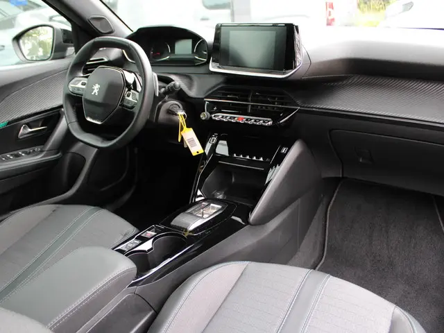 Peugeot 2008 1.2 PureTech Allure Pack 2023 Benzine 3