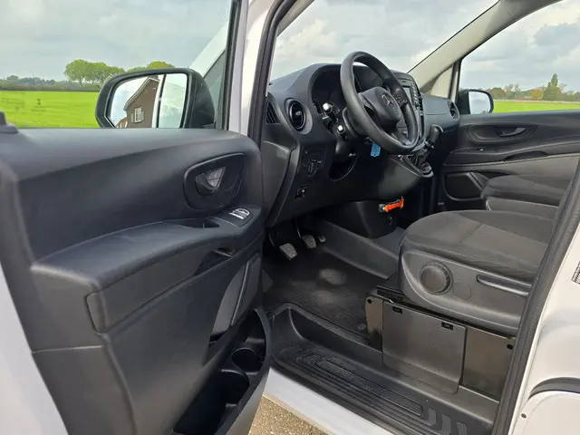 Mercedes-Benz Vito 111 CDI L2 H1 2017 Diesel 17