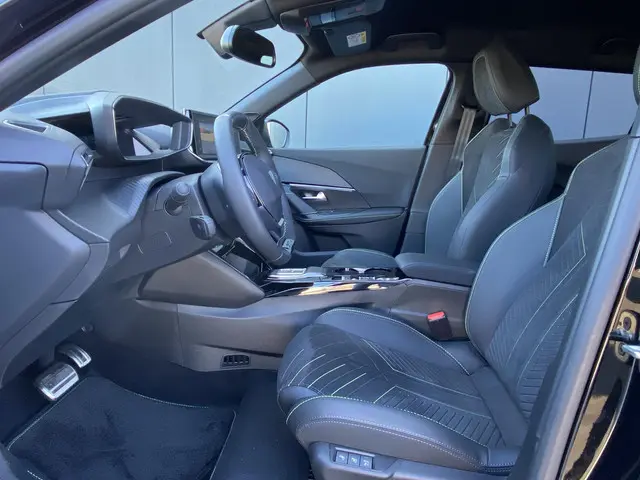 Peugeot e-2008 EV GT Avantage 54 kWh 2025 Elektrisch 12