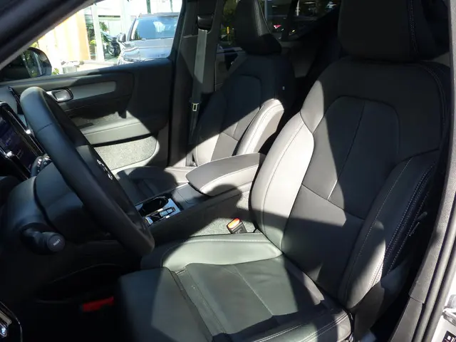 Volvo XC40 B4 Plus Dark 2025 Benzine 9