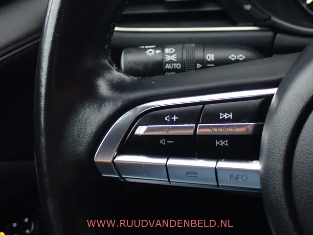 Mazda 3 2.0 e-SkyActiv-G M Hybrid 2021 Benzine 20