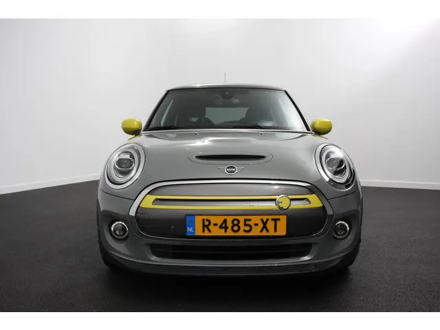 MINI Electric Cooper Charged 33 kWh 2020 Elektrisch 4
