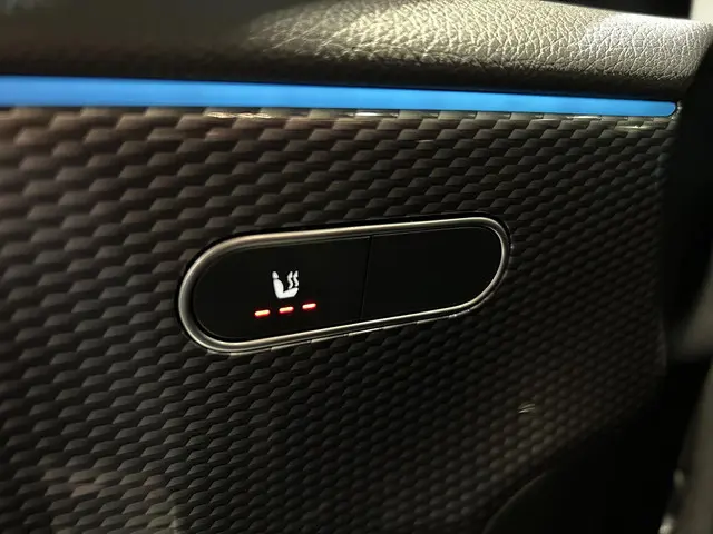 Mercedes-Benz A-Klasse 180 Luxury Line 2023 Benzine 14