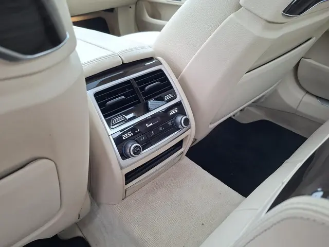 BMW 7 Serie 740i High Executive 2017 Benzine 17