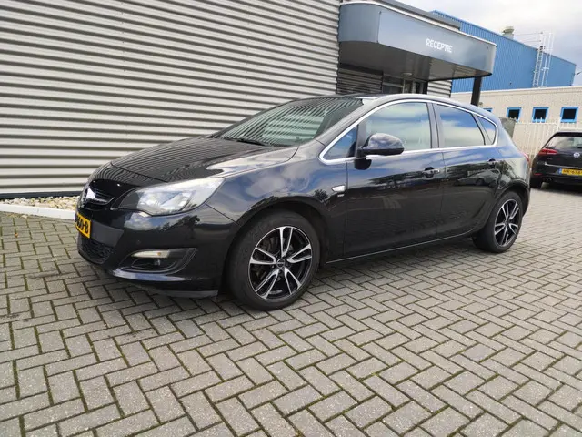 Opel Astra 1.6 CDTi Cosmo 2014 Diesel