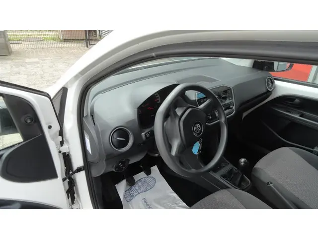 Volkswagen up! 1.0 BMT take up! 2018 Benzine 7