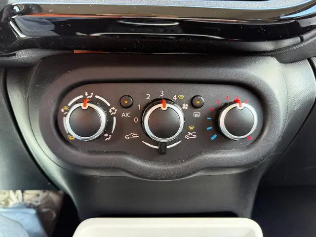 Renault Twingo 1.0 SCe Expression 2015 Benzine 26
