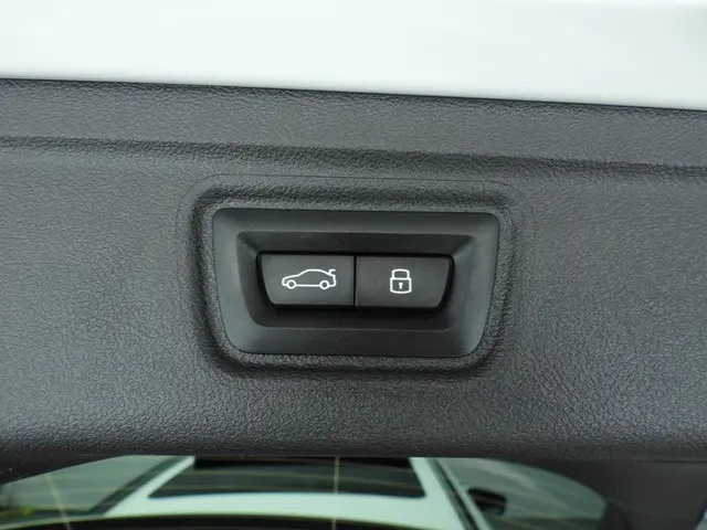 BMW 3 Serie Touring 330e 2024 Hybride Benzine 32