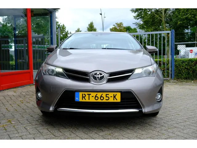 Toyota Auris 1.6 Aspiration Clima|Cam|LMV 2013 Benzine 7