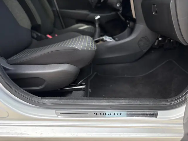 Peugeot 108 1.0 e-VTi Style 2021 Benzine 12