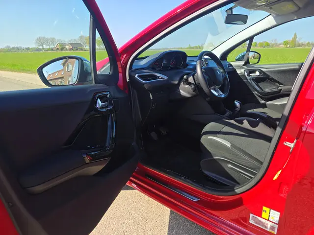 Peugeot 208 1.2 PureTech Style 2015 Benzine 16