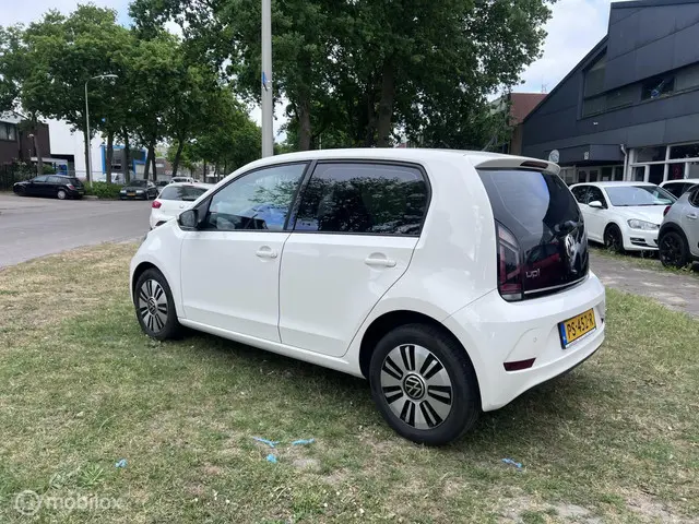 Volkswagen up! 1.0 BMT move up! 2017 Benzine 11