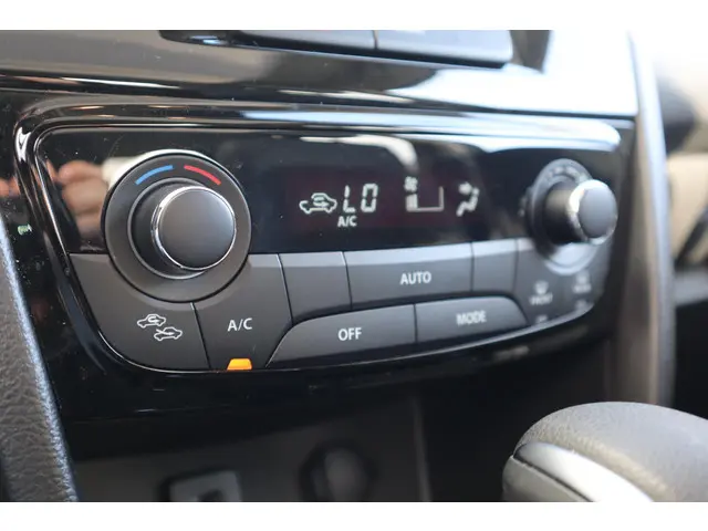 Suzuki Vitara 1.5 HYBRID STYLE 2022 Hybride Benzine 21