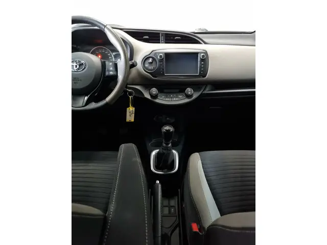 Toyota Yaris 1.3 VVT-i Dynamic Bi-Tone 2016 Benzine 25