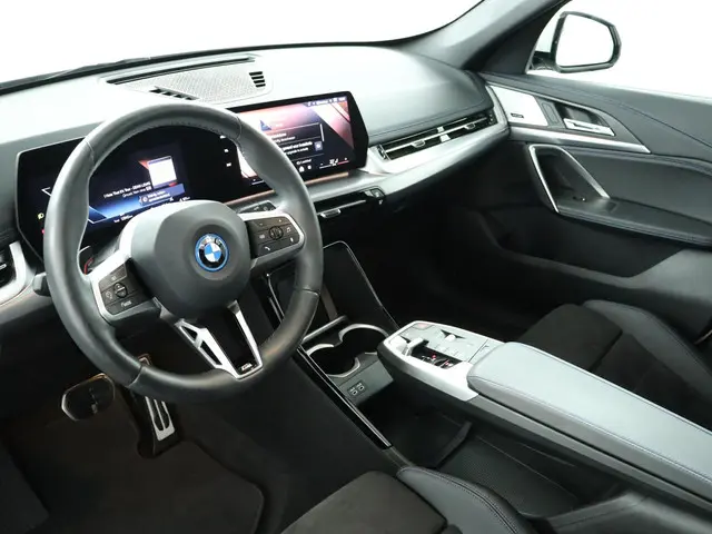BMW iX1 eDrive20 67 kWh 2024 Elektrisch 76
