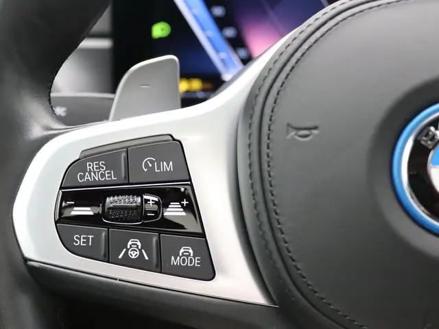 BMW 3 Serie Sedan 330e 2023 Hybride Benzine 24