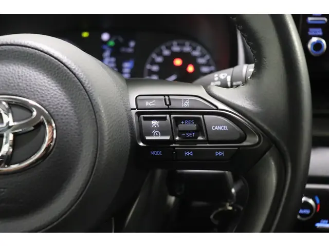 Toyota Yaris 1.5 Hybrid Active, 2021 Hybride Benzine 20