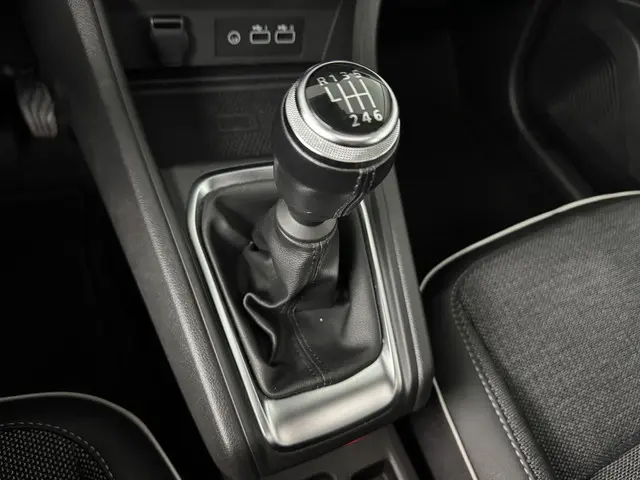 Renault Captur 1.0 TCe 90 techno 2024 Benzine 40