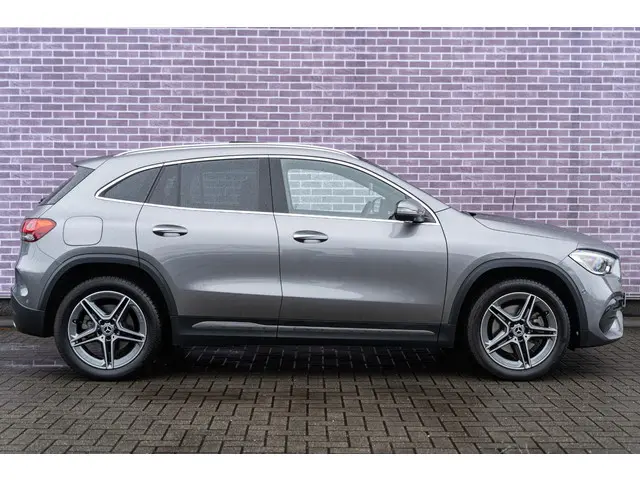 Mercedes-Benz GLA 250 e AMG Line 2021 Hybride Benzine 9
