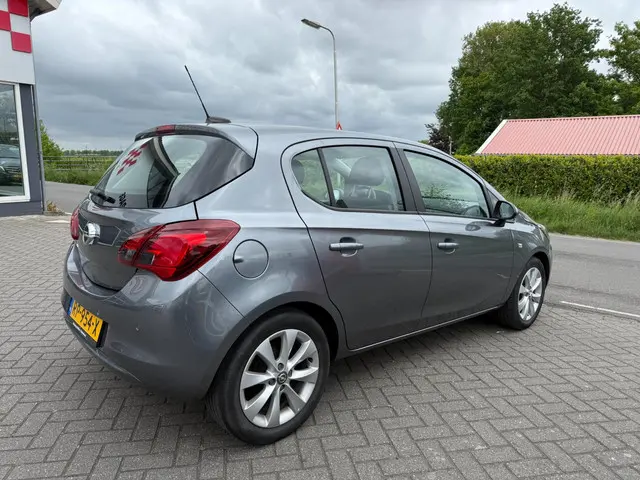 Opel Corsa 1.4 Favourite RIJKLAARPRIJS! 2018 Benzine 3