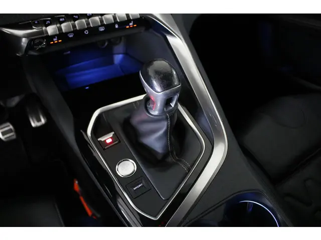 Peugeot 3008 1.2 PureTech GT Line 130 PK. 2017 Benzine 30
