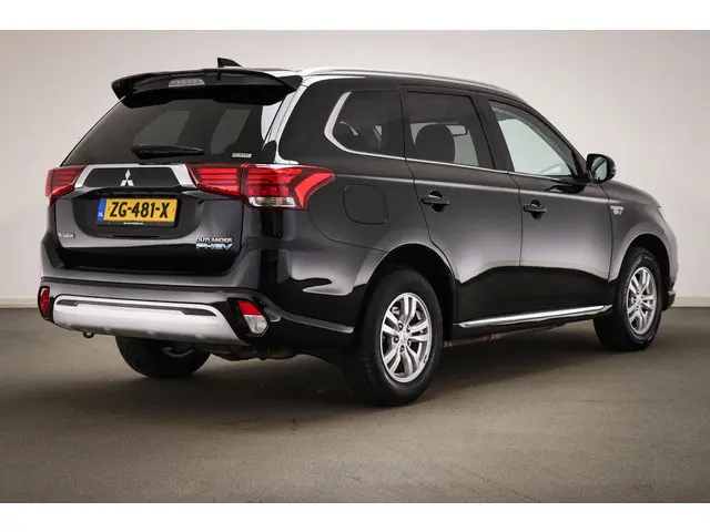 Mitsubishi Outlander 2.4 PHEV Pure 2019 Hybride Benzine 2