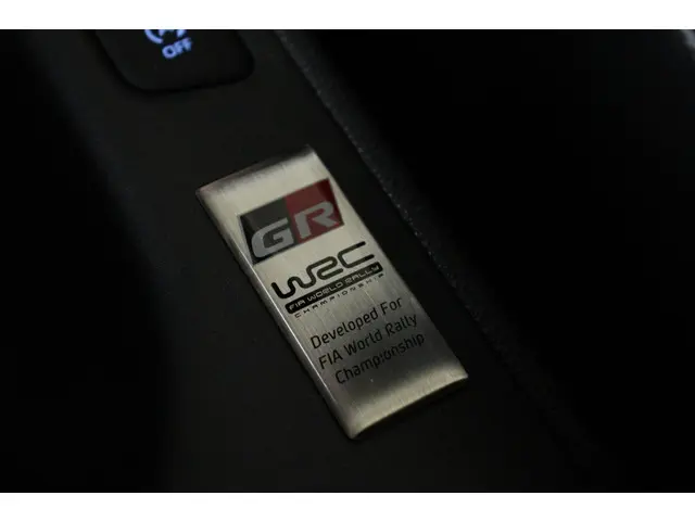 Toyota Yaris 1.6 GR Premium, 1ste eigenaar 2022 Benzine 38