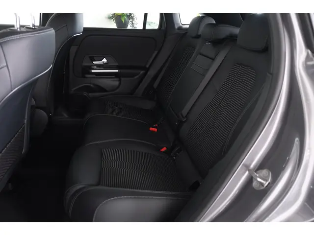 Mercedes-Benz EQA 250 Business 67 kWh 2022 Elektrisch 10
