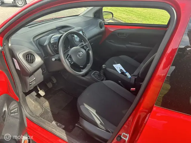 Toyota Aygo 1.0 VVT-i x-play 2021 Benzine 7